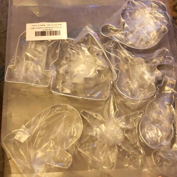 Flinter Set of 12 Sturdy Stainless Steel Christmas Cookie Cutters - Picture 2 of 3